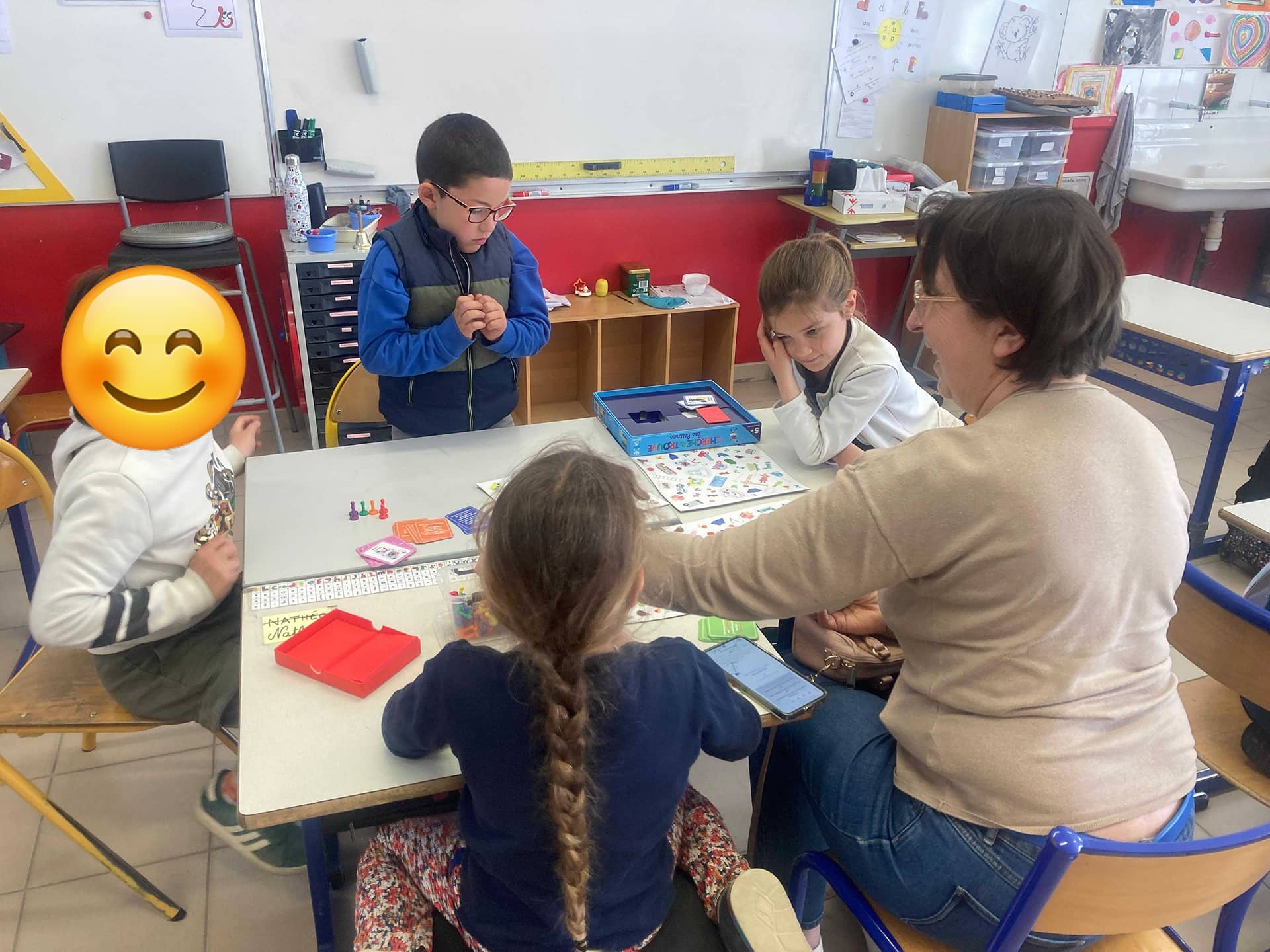 Matinée jeux de société à l'école Sainte Marie de Mazé-mIlon